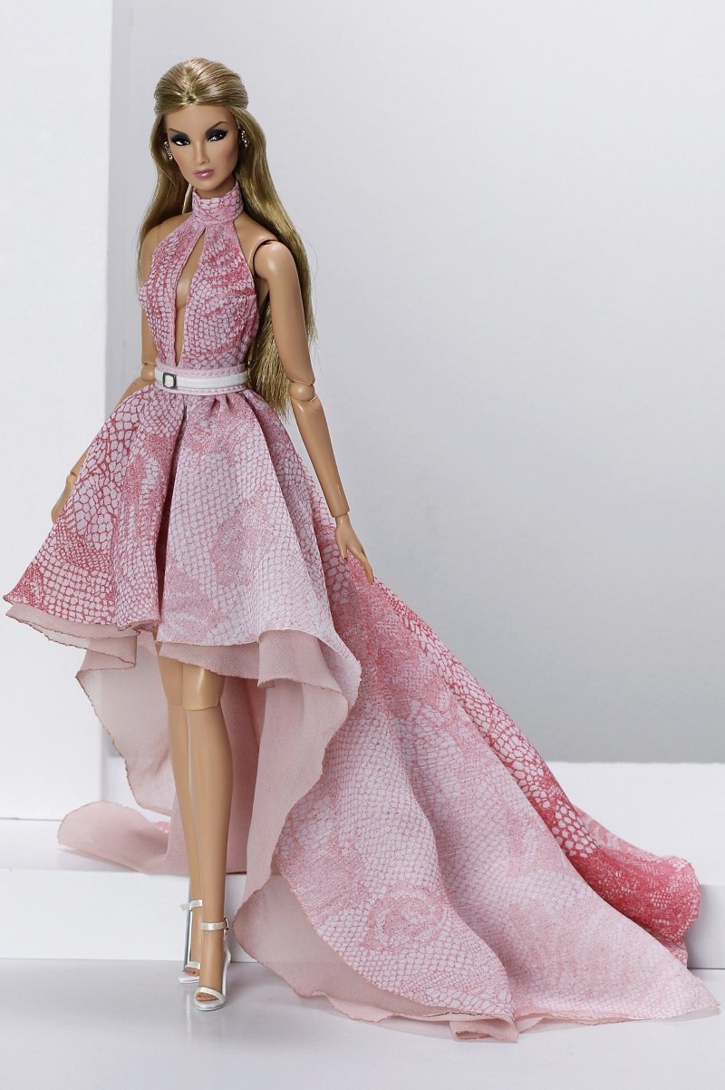 Платья для кукол