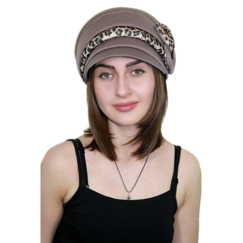 Кепка задом наперед женская