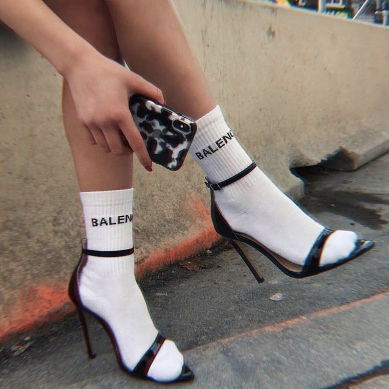 Босоножки с носками женские