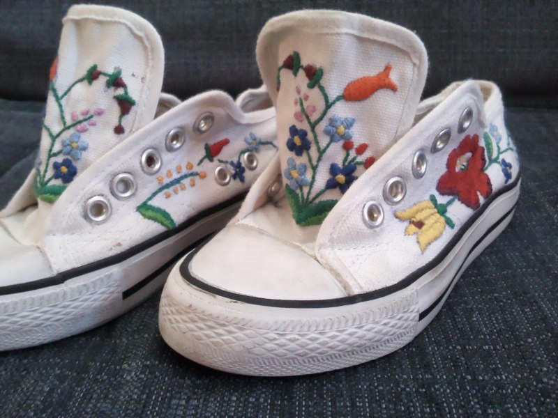 Вышивка на кедах