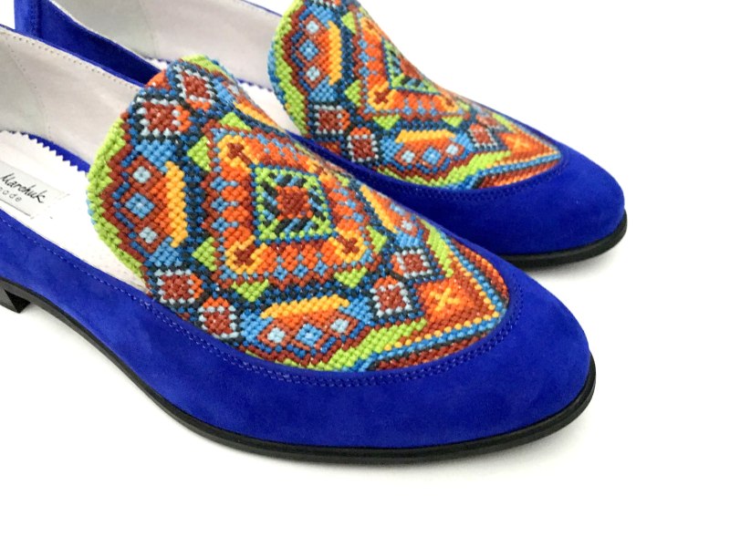 Вышитые ботинки