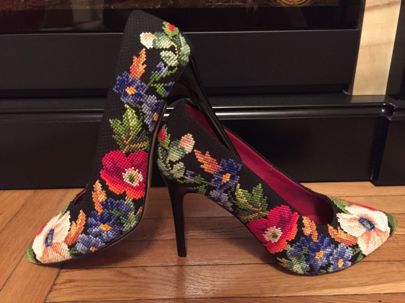 Туфли с вышивкой