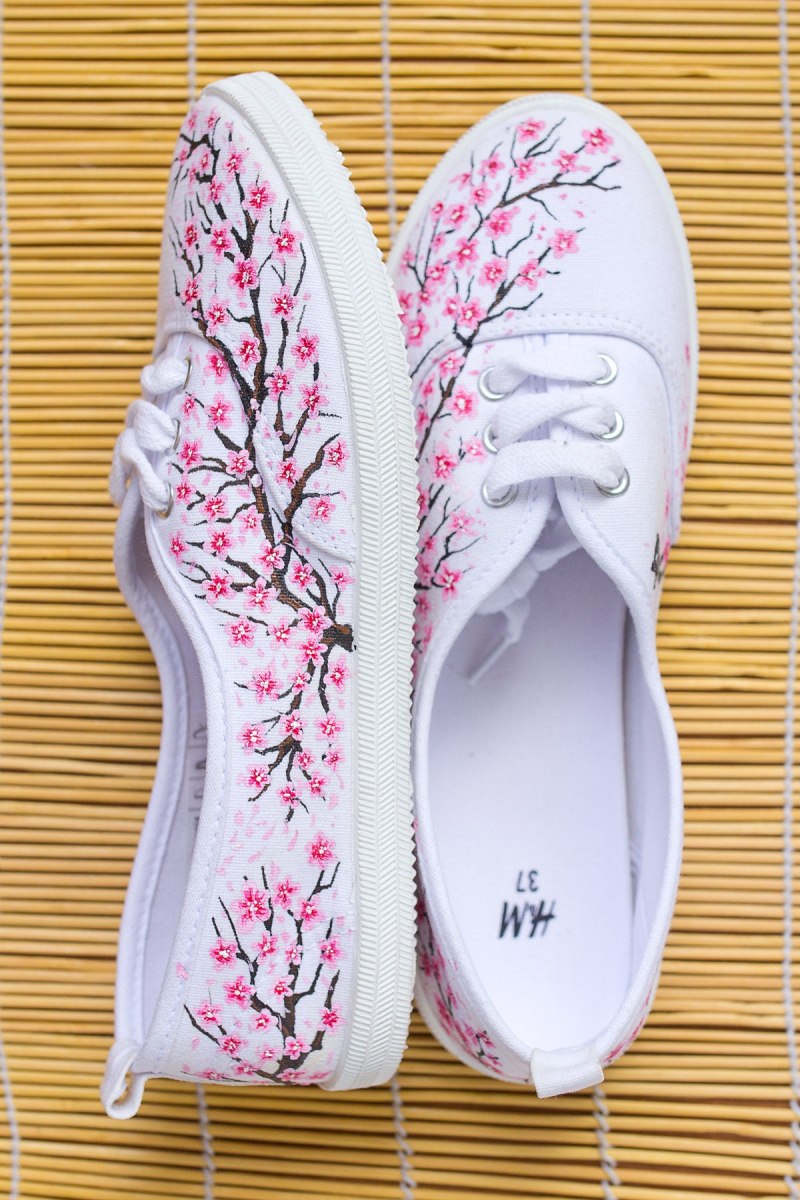 Расписанные кроссовки