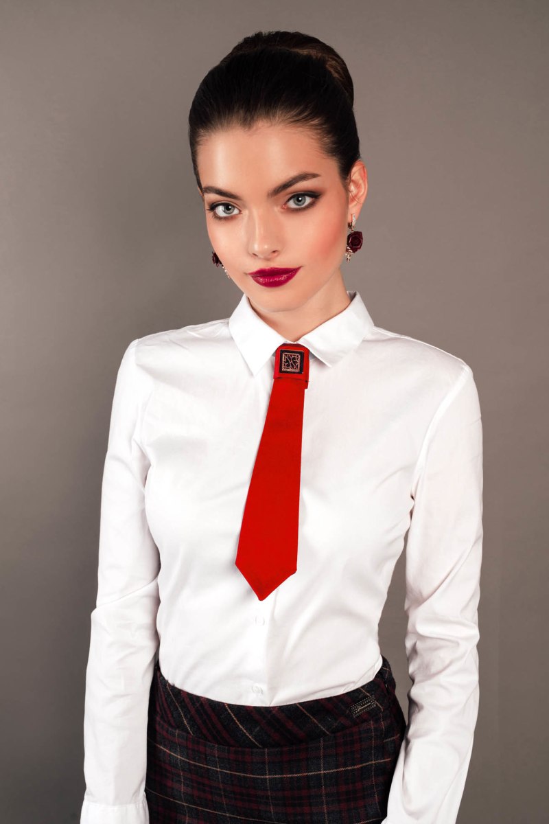 Блузка с галстуком женская