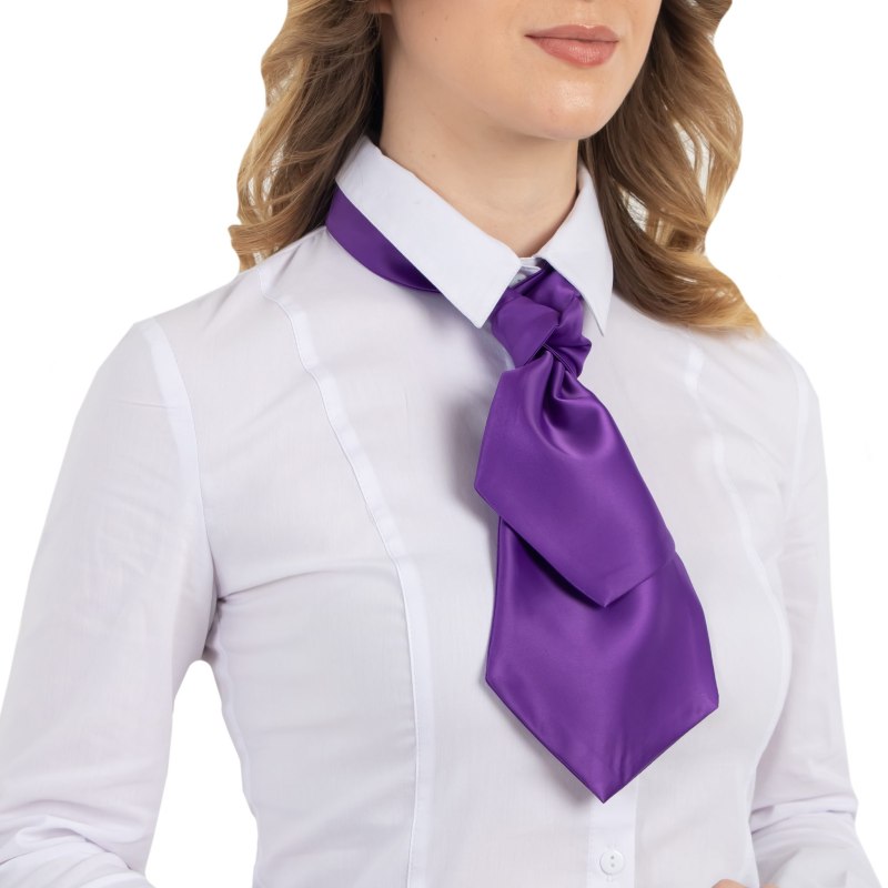 Женщина в галстуке