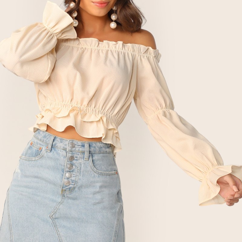 Укороченная блузка с пышными рукавами