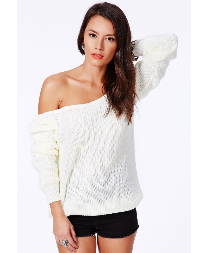 Джемпер с открытым плечом