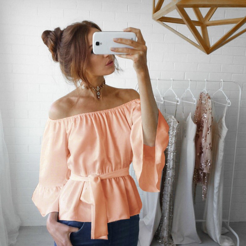 Блузка с открытыми плечами