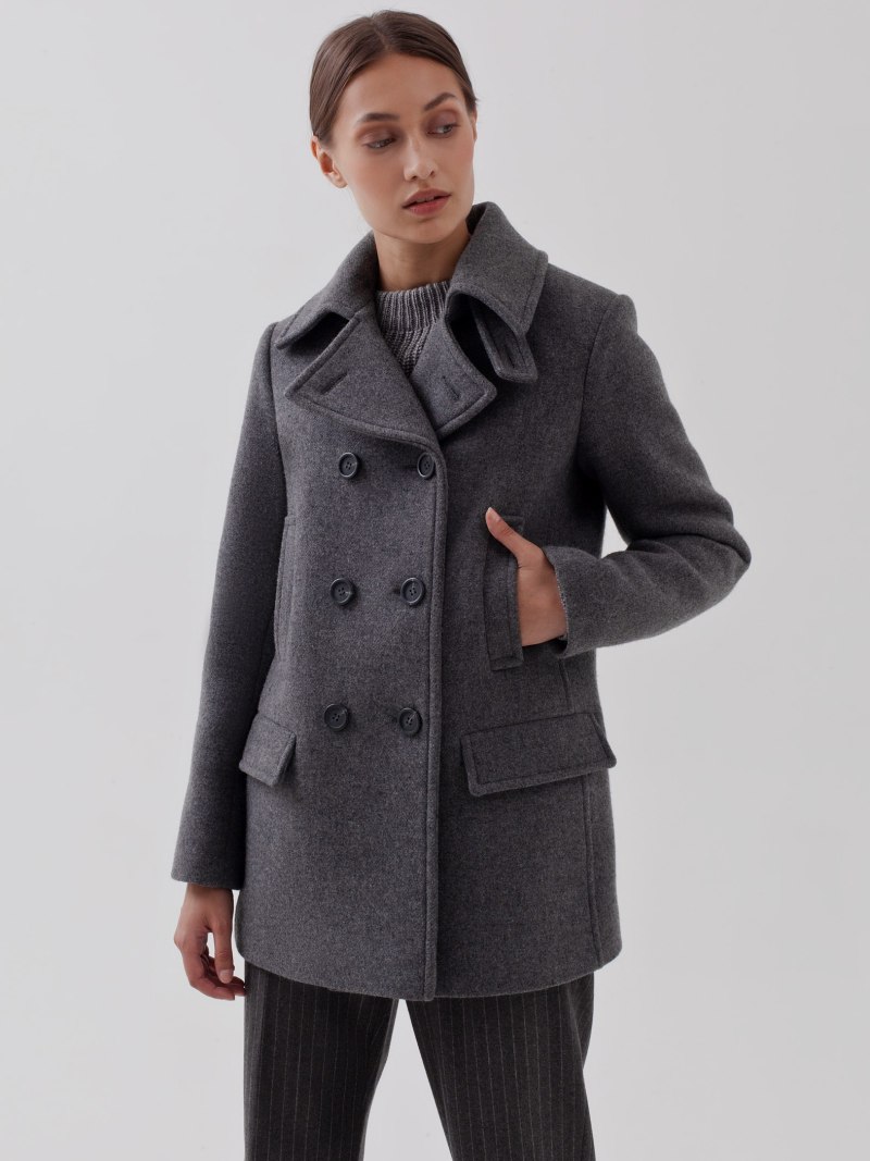 Двубортное пальто укороченное