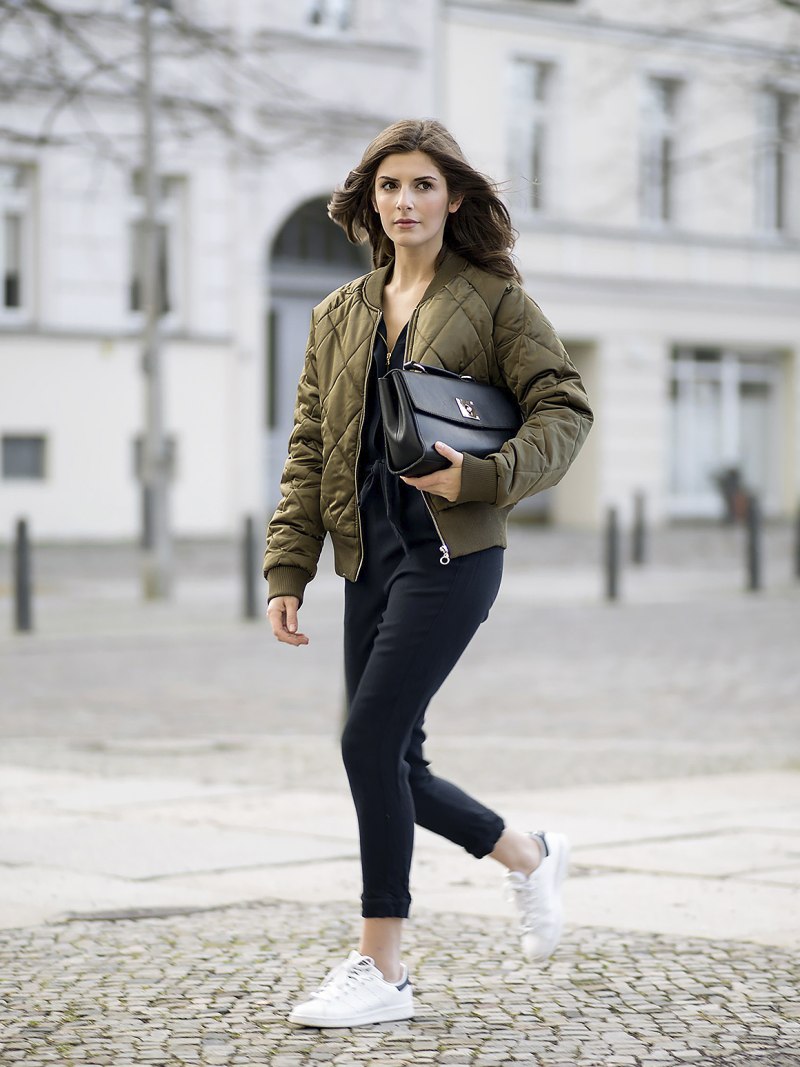 Куртка бомбер хаки 2022