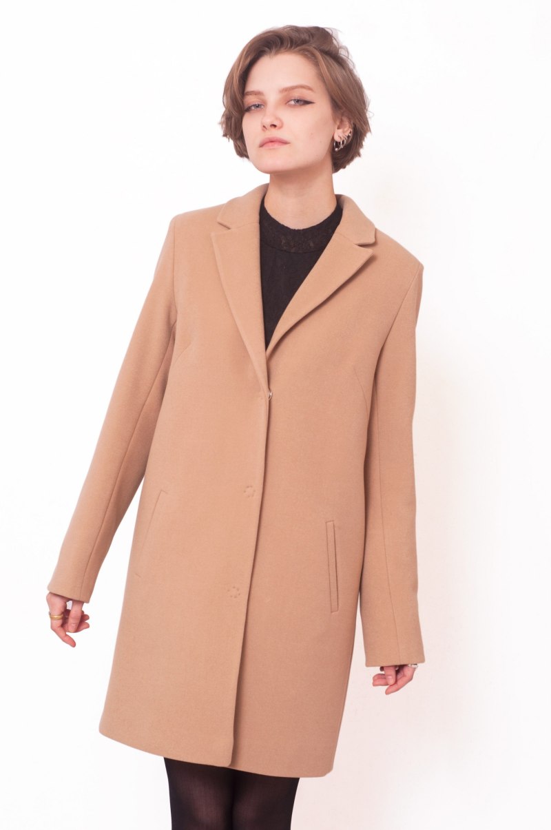 Балмакаанами с глухими воротниками пальто