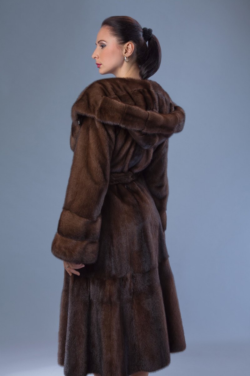 Приталенная шуба из норки
