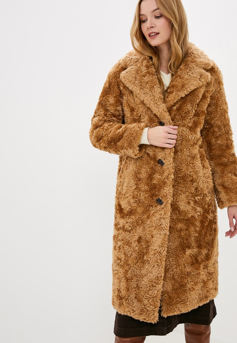 Коричневая шуба из искусственного меха