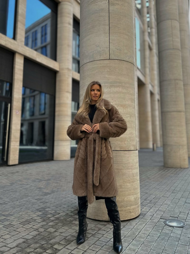 Образы с бежевой шубой