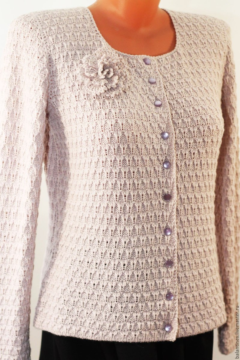 Вязаная кофта на пуговицах женская