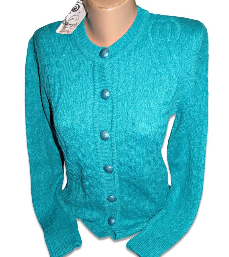 Вязаная кофта на пуговицах женская