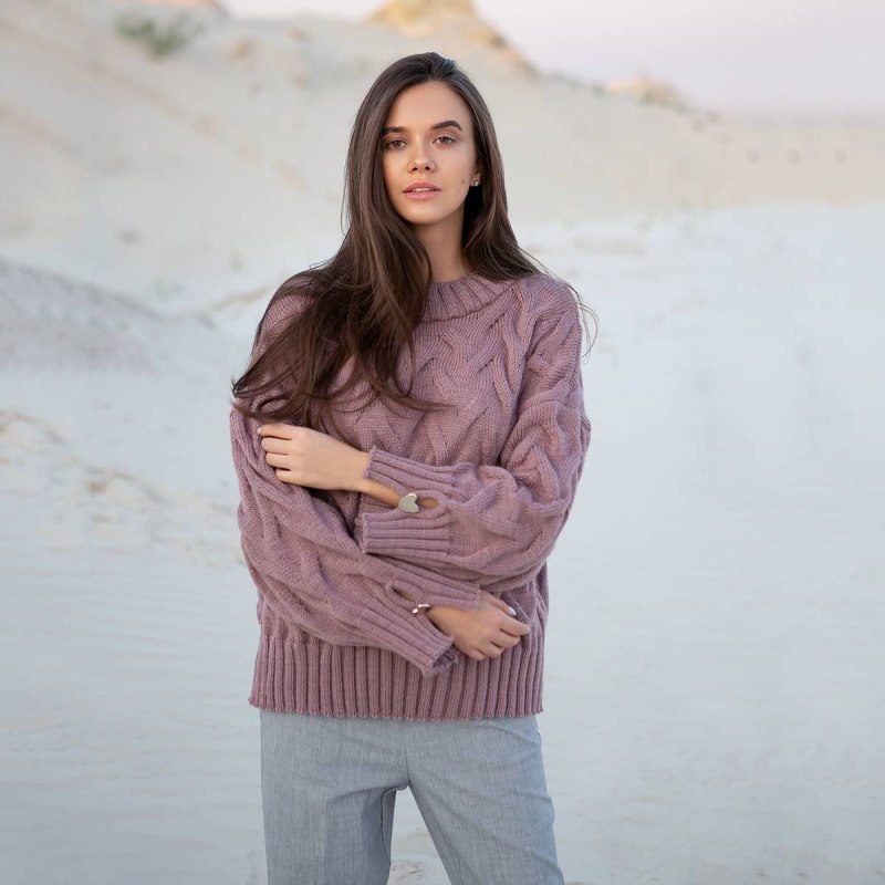 Сиреневый свитер