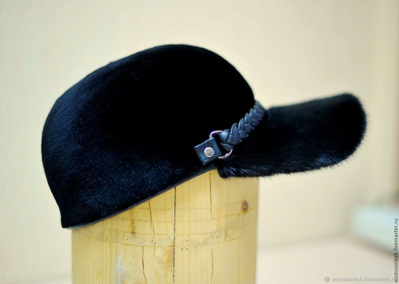 Бейсболка из меха