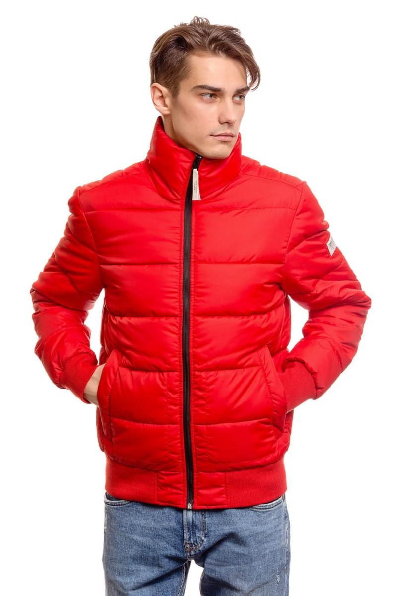 Красная куртка