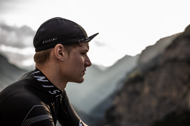 Кепка велосипедная под шлем