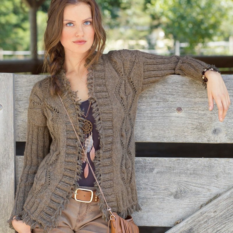 Модные вязаные жакеты спицами