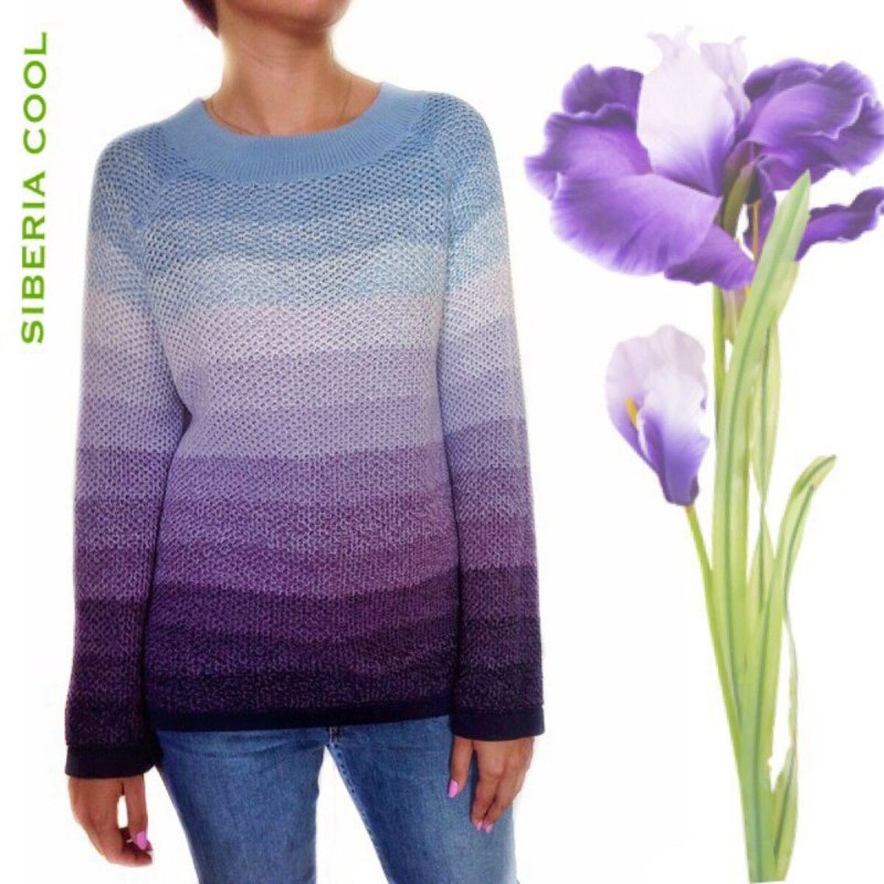 Вязаный свитер с цветами