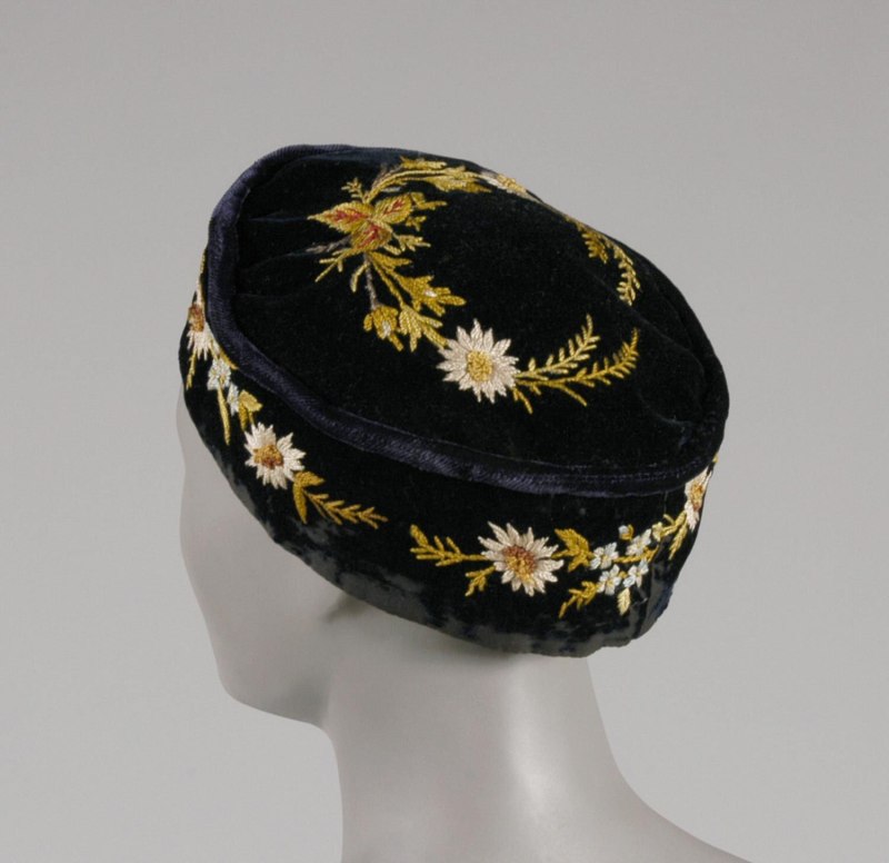 Вышитый головной убор