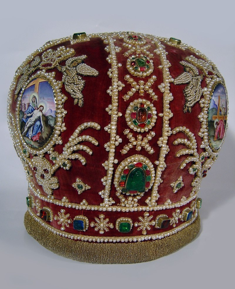 Как вышить головной убор корону