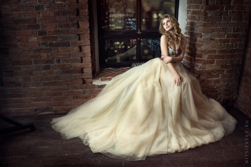Студийная фотосессия в пышном платье