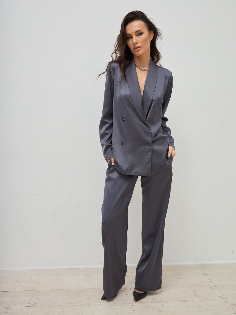 Шелковый брючный костюм