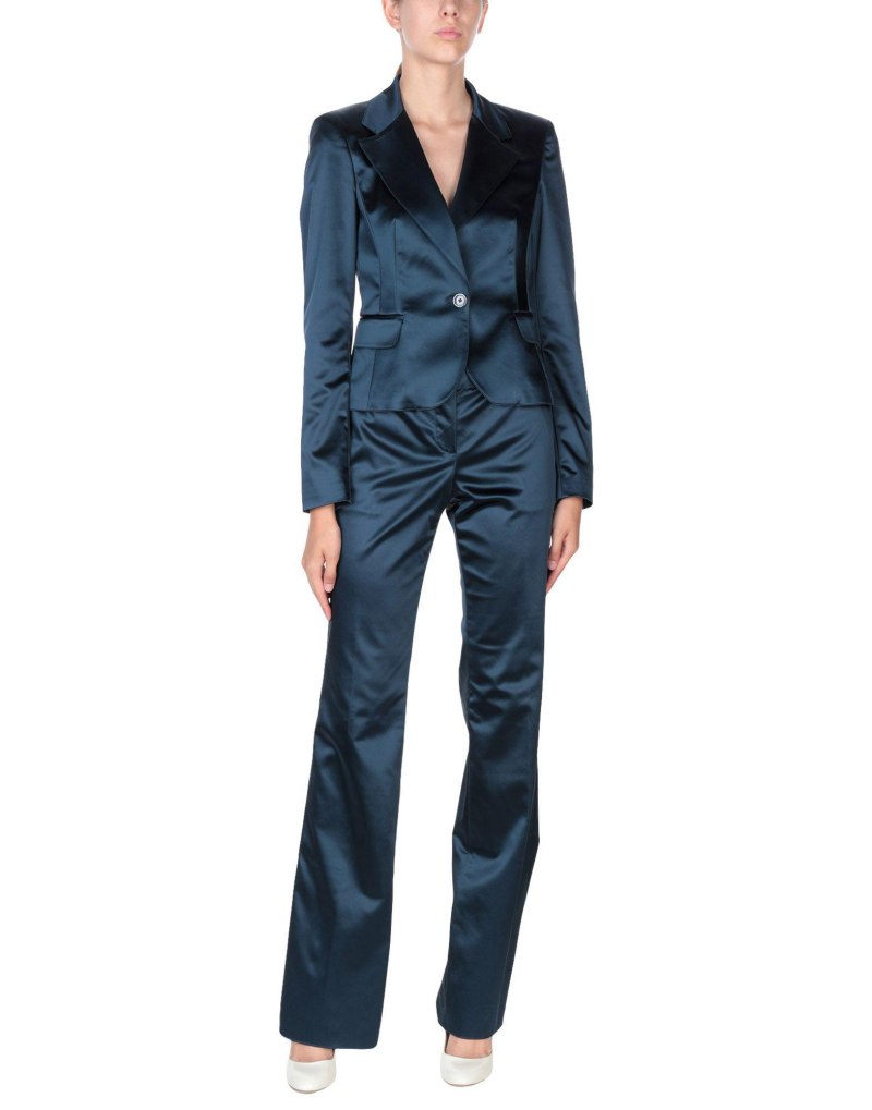 Атласный костюм женский классика