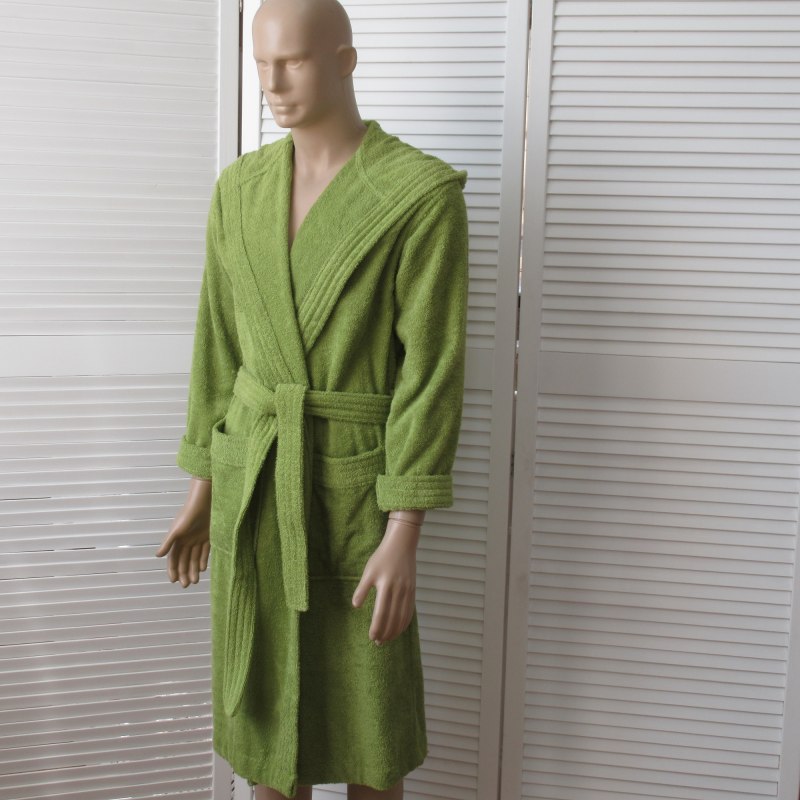 Зеленый халат мужской