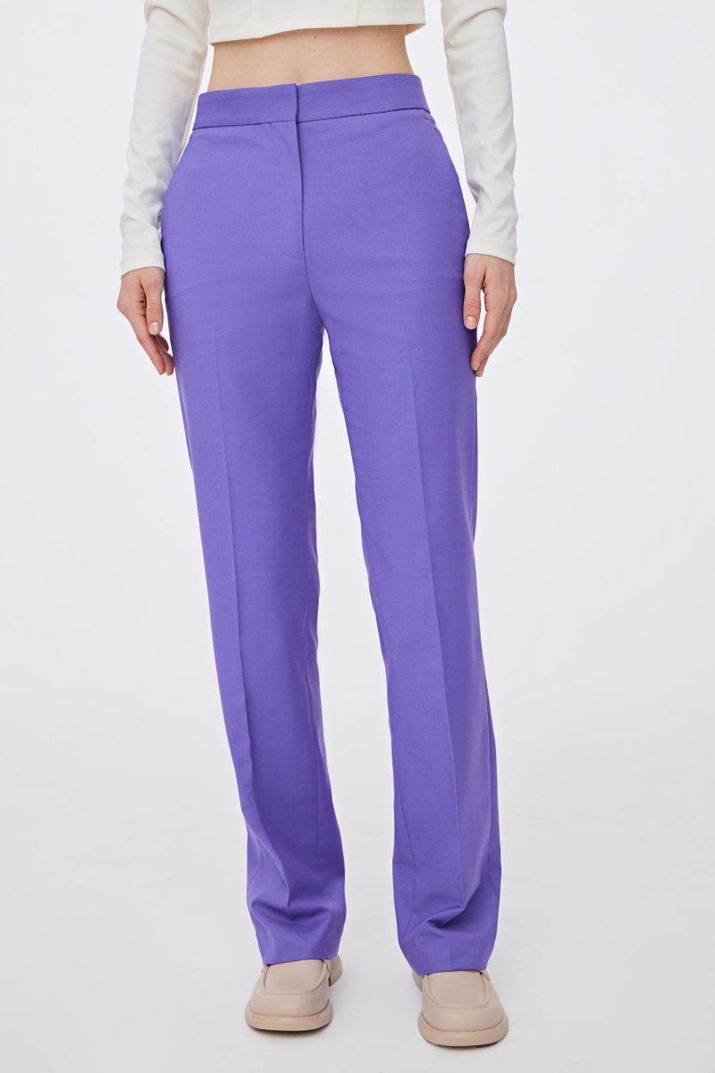 Лавандовые штаны с каким цветом