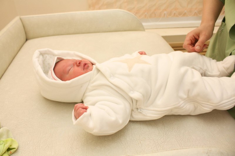 Выписка новорожденных из роддома