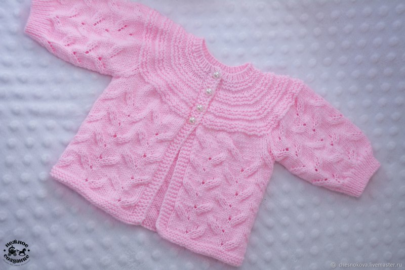Кофточка вязаная для новорожденного девочки