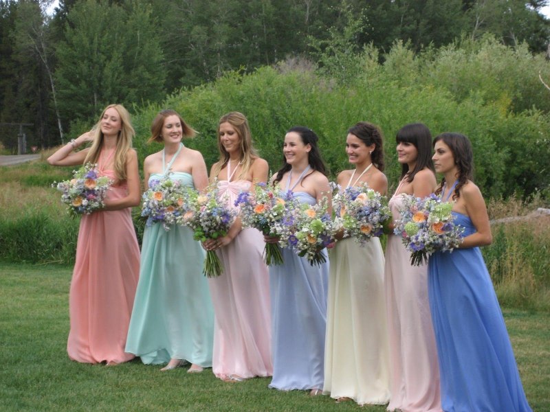Платья подружек невесты пастельных тонов