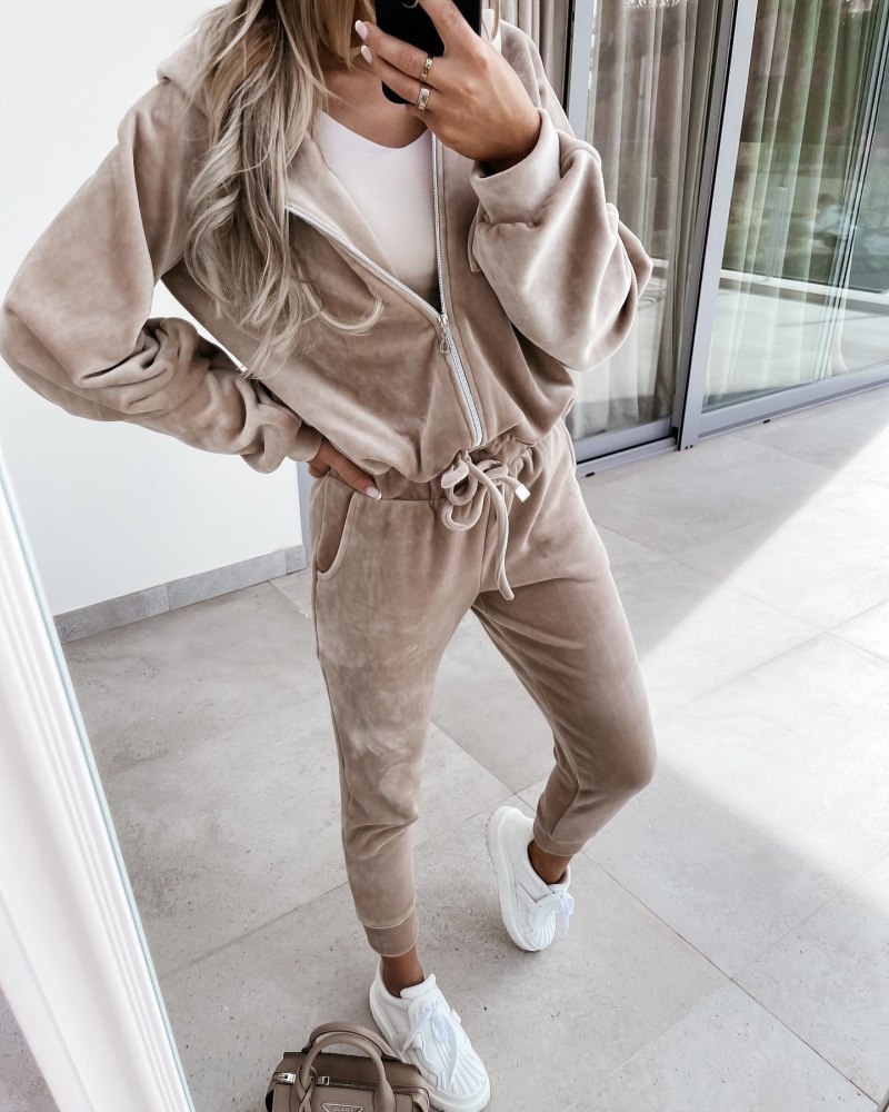 Плюшевый спортивный костюм женский