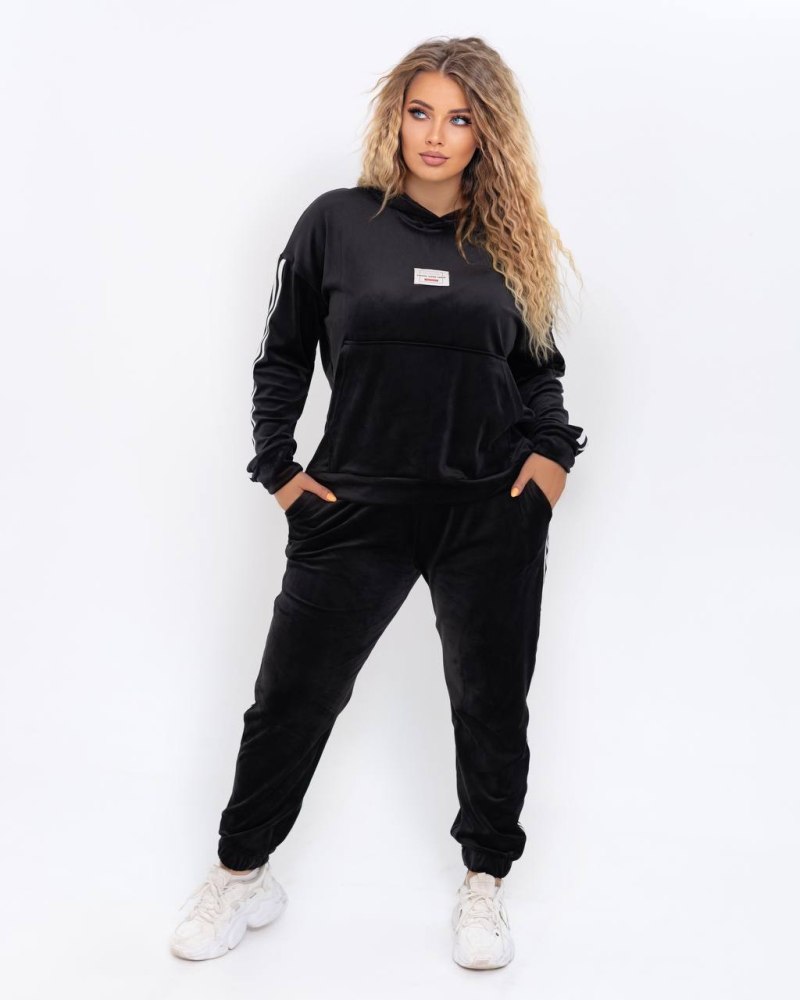 Велюровый костюм женский со стразами