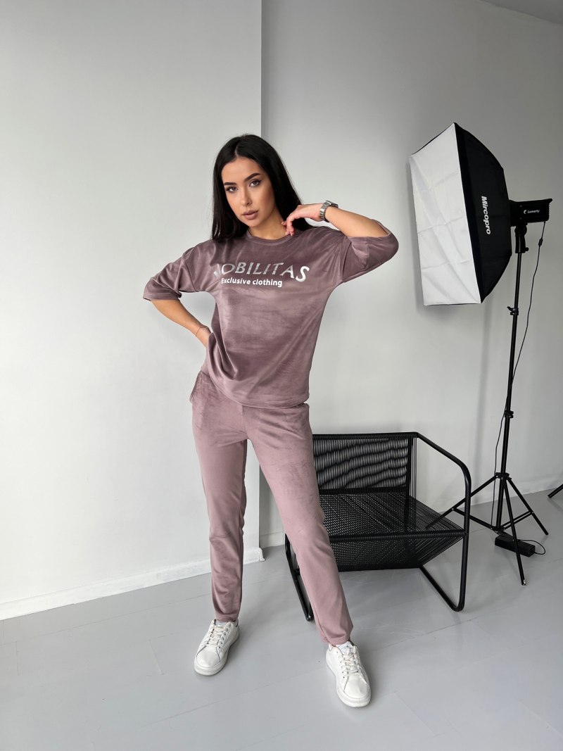 Штаны велюровые с футболкой