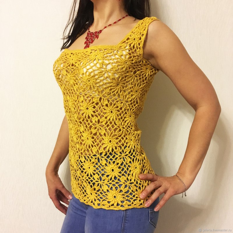 Вязаная желтая футболка