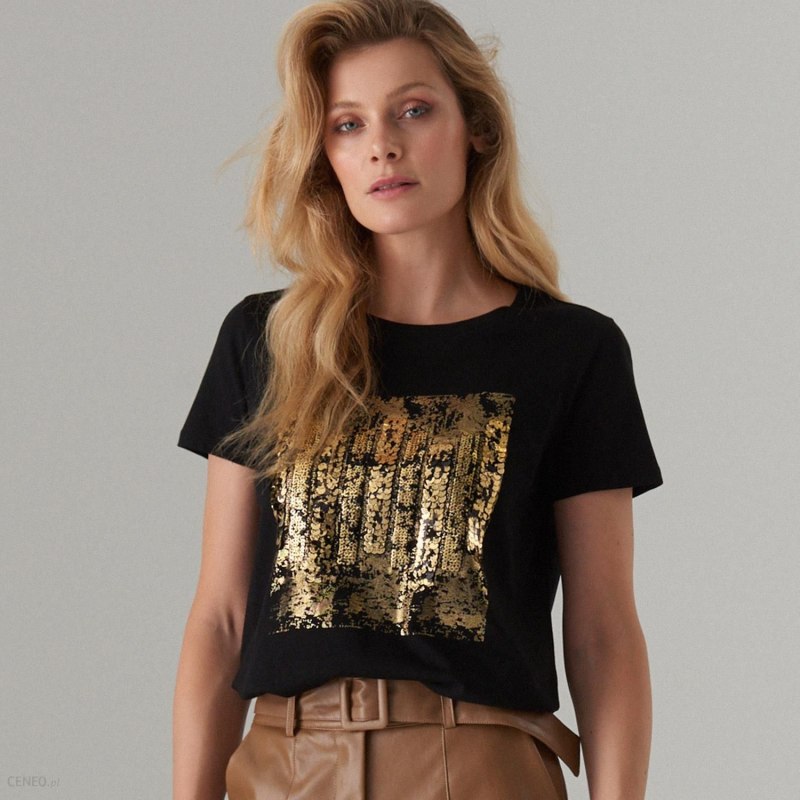 Чёрная футболка женская с принтом