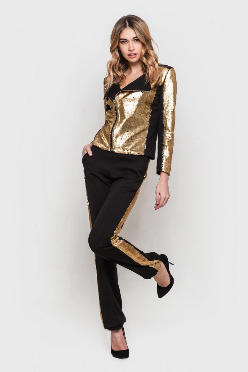 Золотой костюм женский