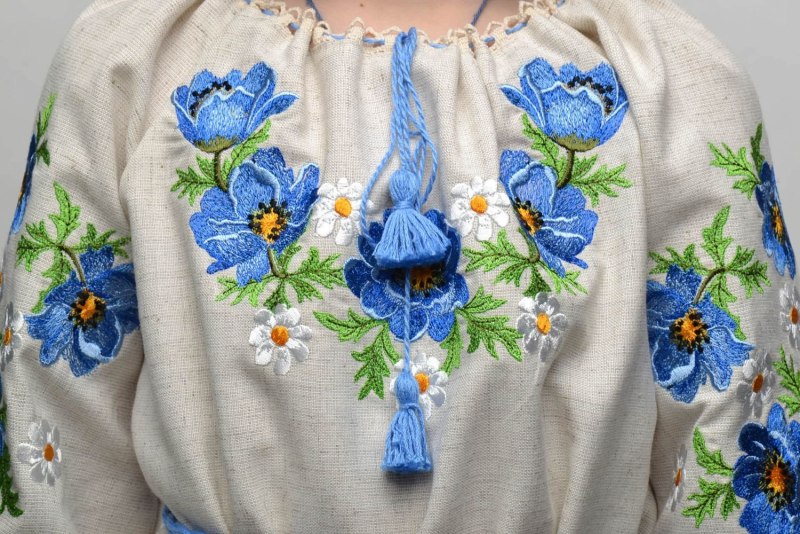 Красивая вышивка на одежде