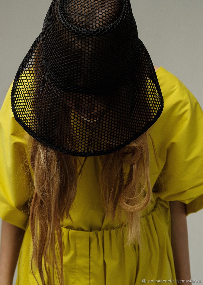 Шляпка с сеточкой
