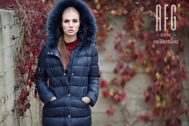 Красивые девушки в пуховиках