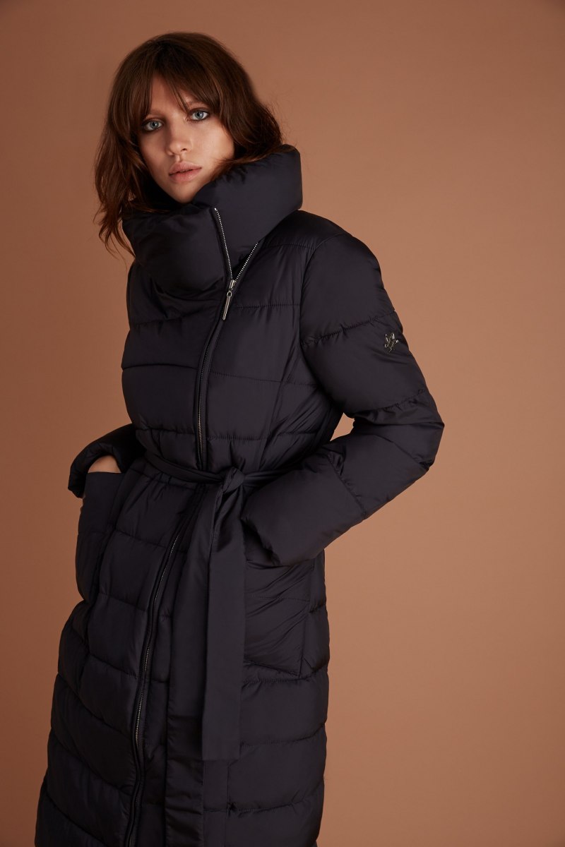 Чёрный пуховик женский