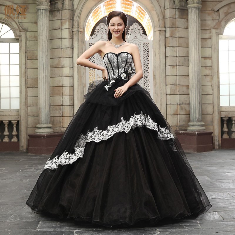 Черное пышное платье