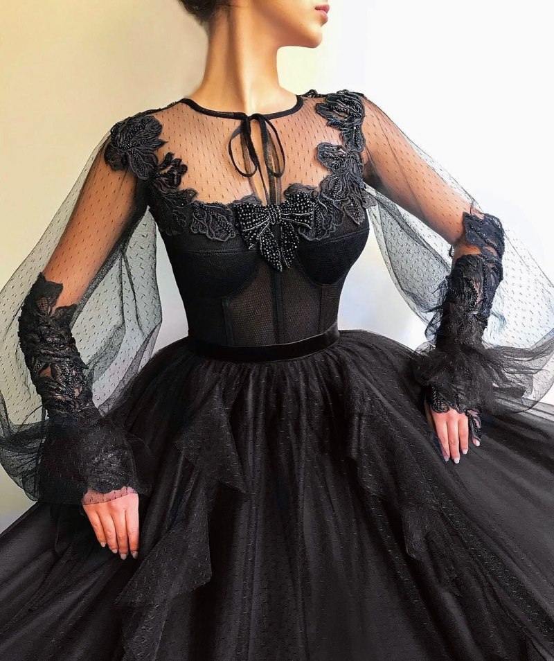 Черное пышное платье