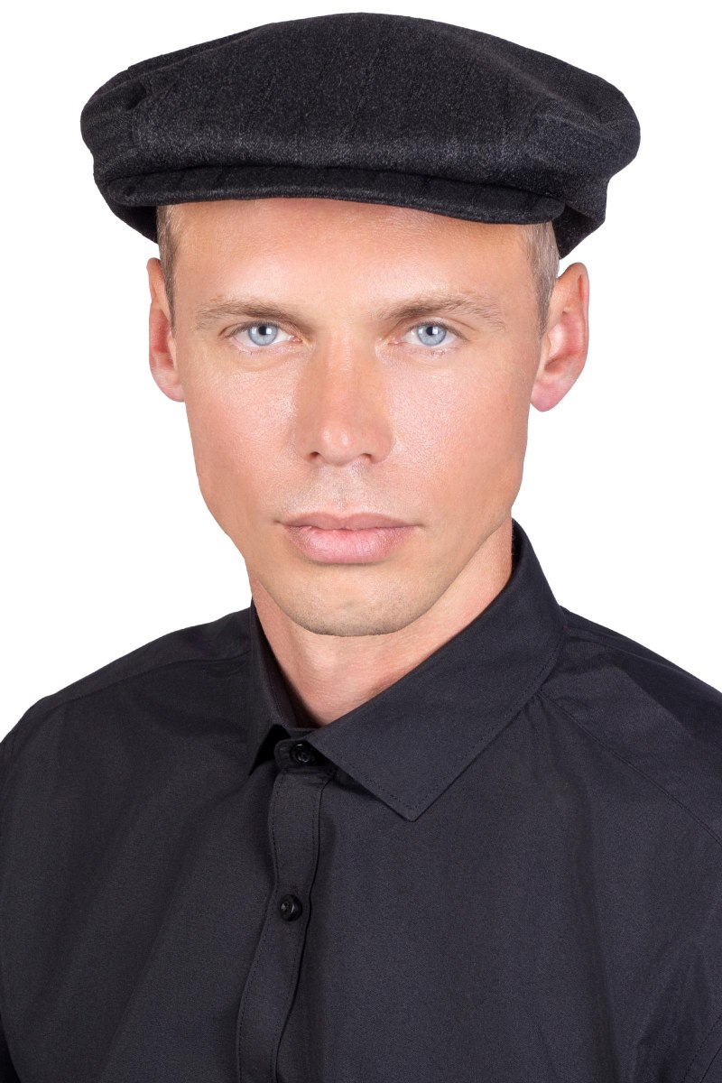 Грузин в кепке