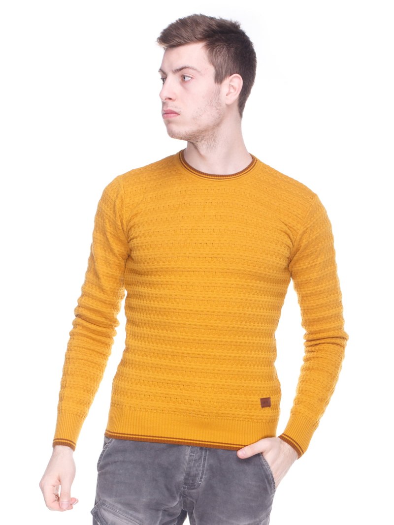 Горчичный свитер мужской